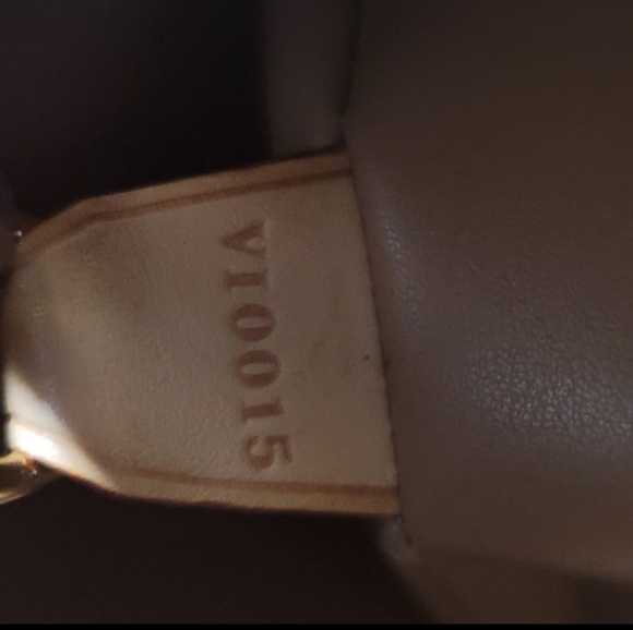 LV Vernice monogram shoulder bag 100% authentic - Picture 5 of 10